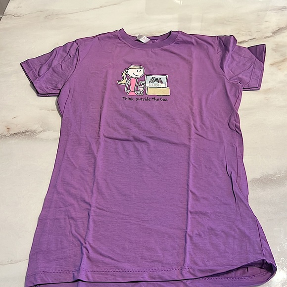 Think Outside The Box Graphic Wine T-Shirt - NWOT - Picture 3 of 6